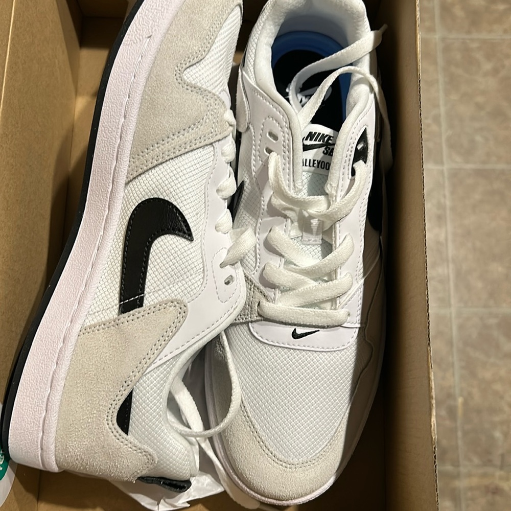 Nike SB Alleyoop men’s 9.5 women’s 11